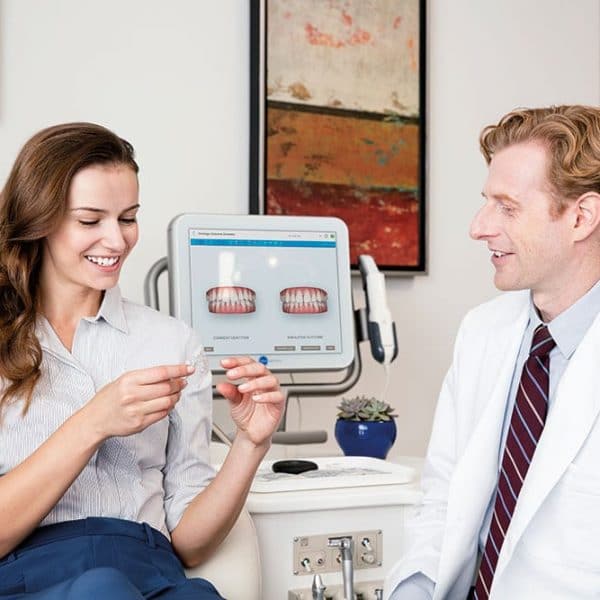 Imnvisalign-Doctors-with-Patient